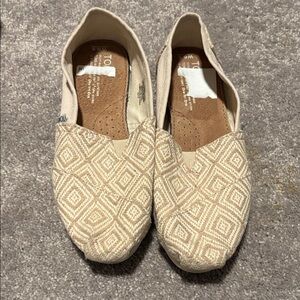 Toms Cream Diamond Pattern Slip-Ons